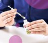 Huile de cannabis médical administrée avec une seringue pour administration orale