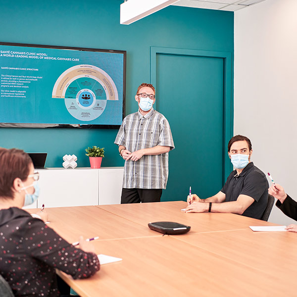 A presentation by Santé Cannabis in front of doctors